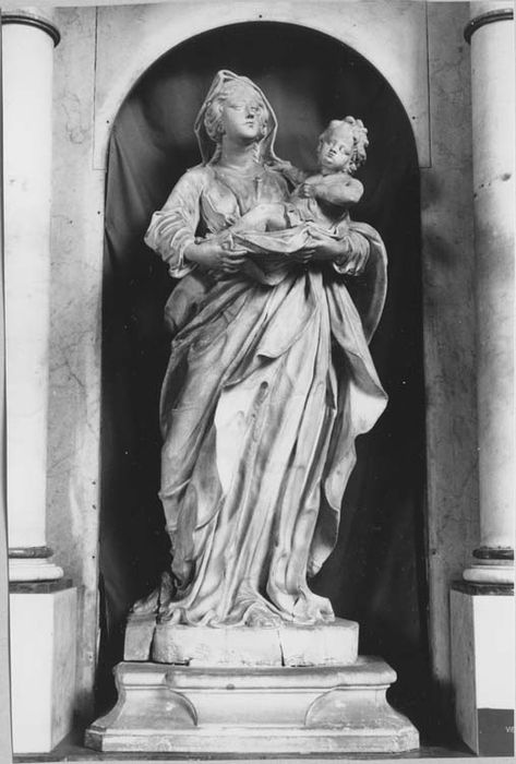 statue : Vierge à l'Enfant