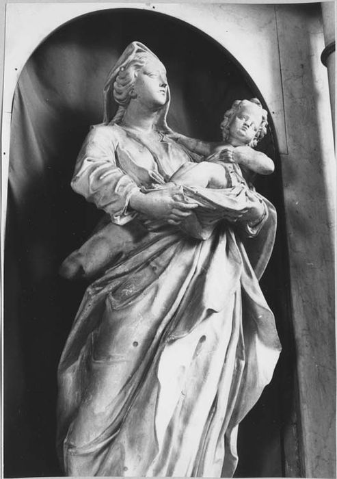 statue : Vierge à l'Enfant, vue partielle