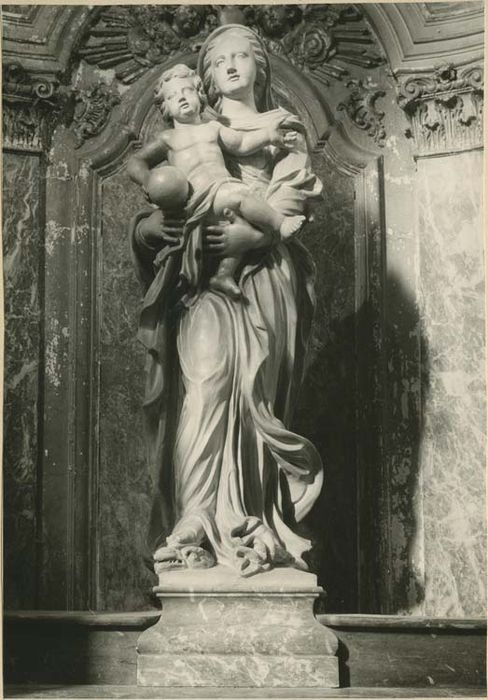 Statue : Vierge à l'Enfant