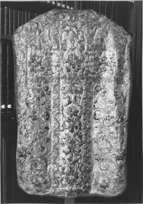 chasuble, étole, dalmatique, voile de calice, bourse de corporal (ornement)