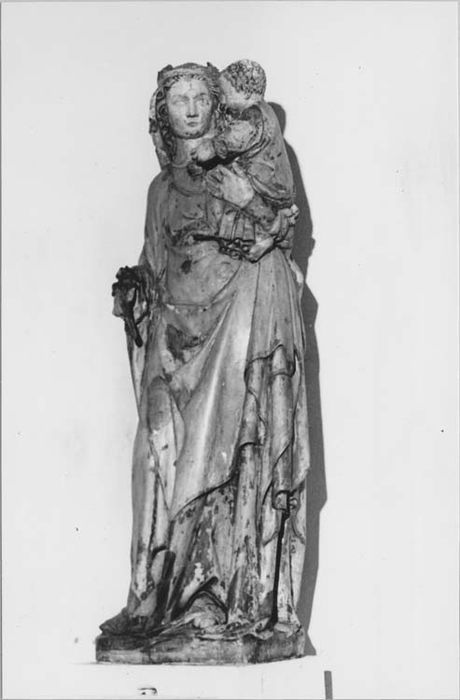 statue : Vierge à l'Enfant