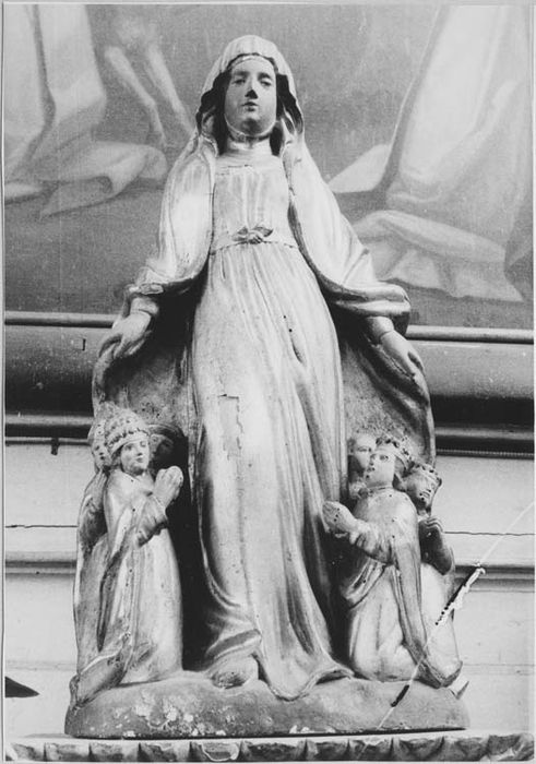 Groupe sculpté : Vierge de Miséricorde