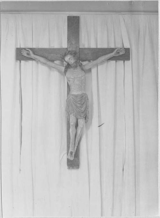 statue (crucifix) : Christ en croix