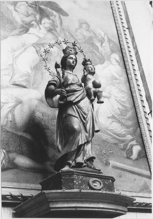 statue au pied d'argent : Vierge à l’Enfant