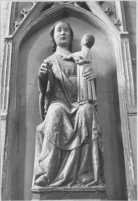 statue : Vierge à l'Enfant