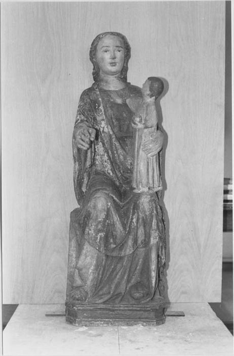 statue : Vierge à l'Enfant