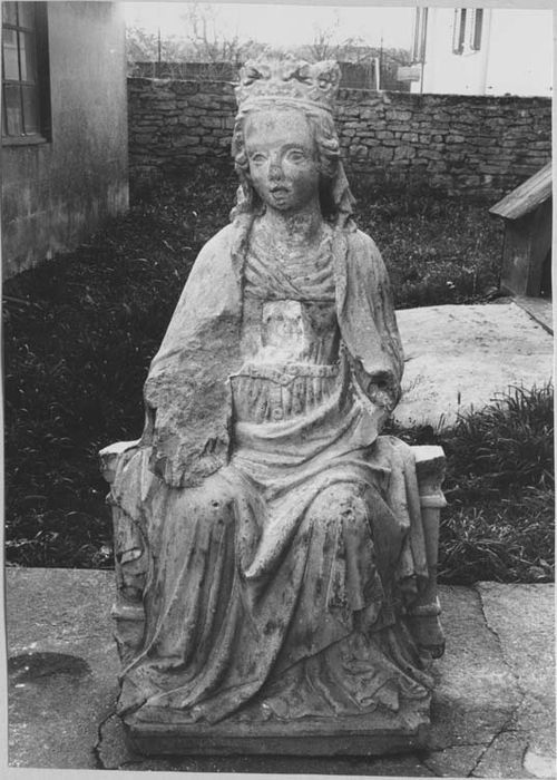 statue : Vierge à l'Enfant assise