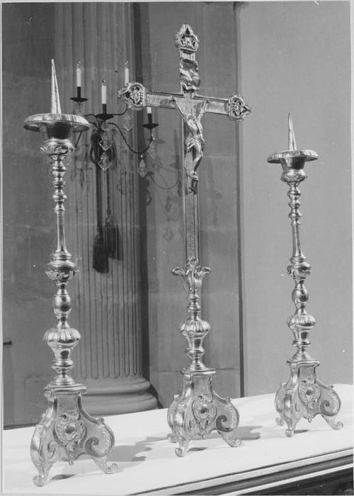 chandeliers d'autel, croix d'autel (garniture du maître-autel)