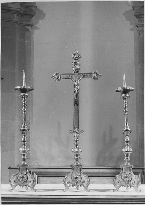 chandeliers d'autel, croix d'autel (garniture du maître-autel)