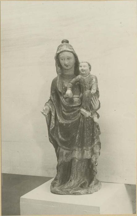 statue : Vierge à l'Enfant