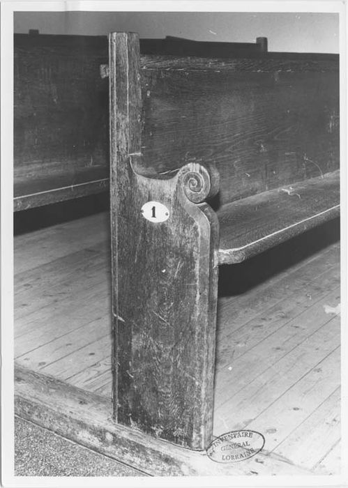 ensemble de 36 bancs d'église