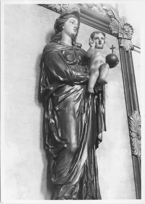 statue : Vierge à l'Enfant