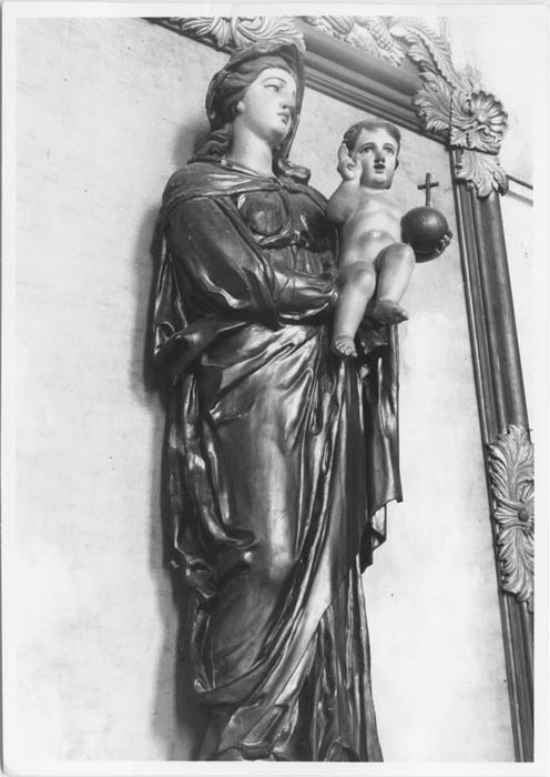 statue : Vierge à l'Enfant