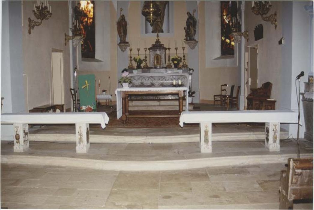 clôture de choeur et banc de communion