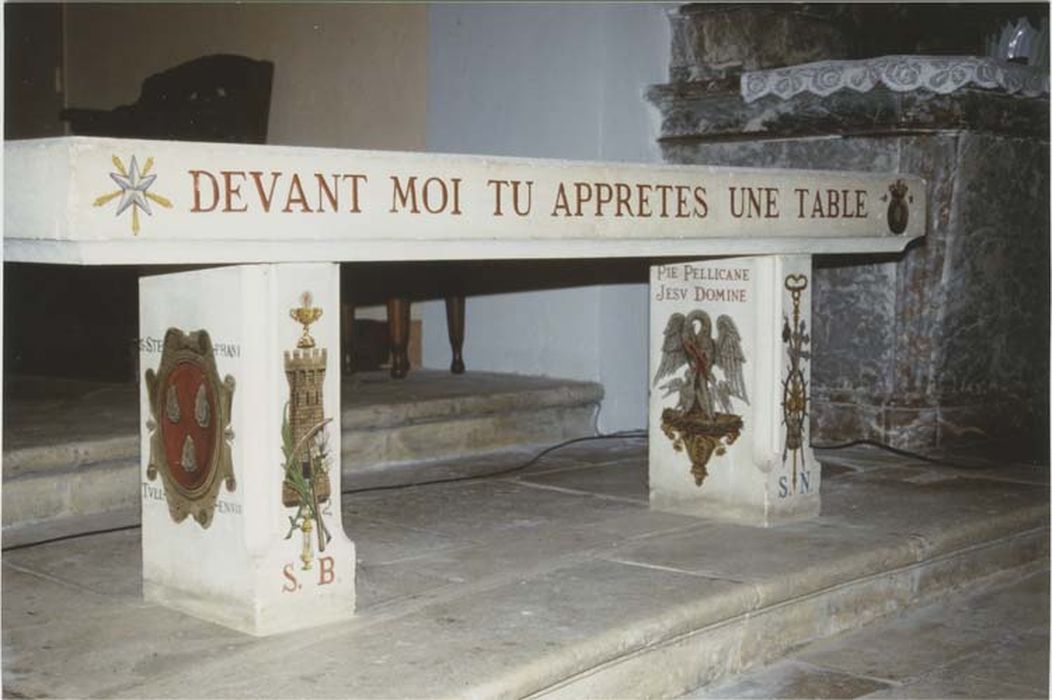 clôture de choeur et banc de communion, vue partielle