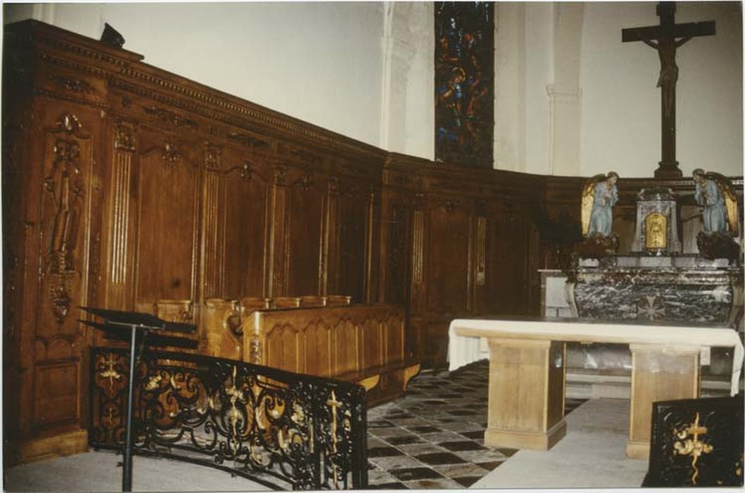 lambris de revêtement, deux groupes de stalles