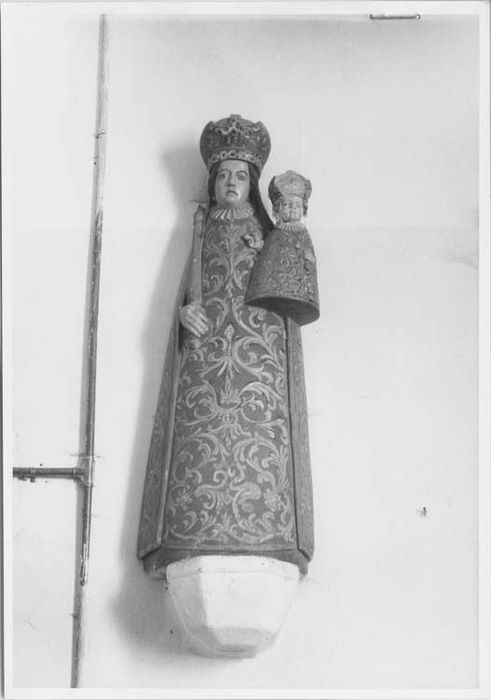 statue (petite nature) : Vierge à l'Enfant parée