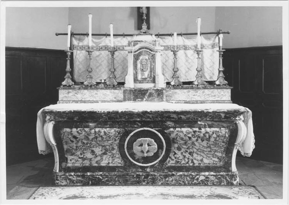 Maître-autel, tabernacle