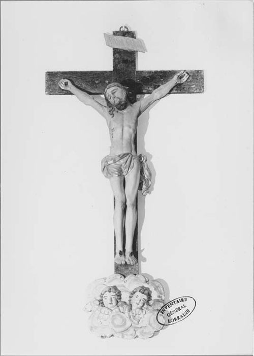 statue : Christ en croix