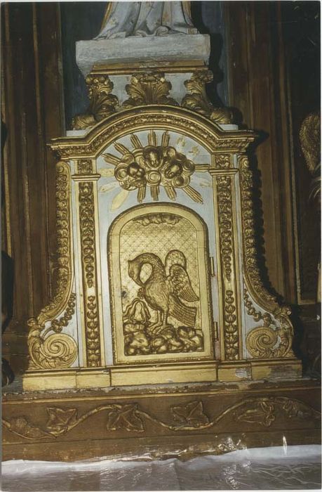 devant du maître-autel, deux gradins et tabernacle
