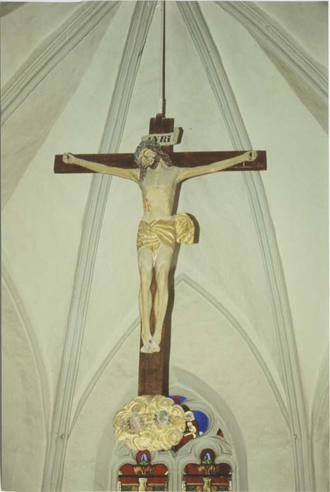 statue : Christ en croix