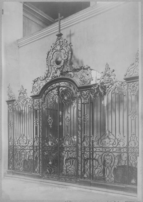 clôture de chapelle (grille)