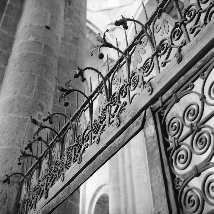 Eglise abbatiale : grille, détail