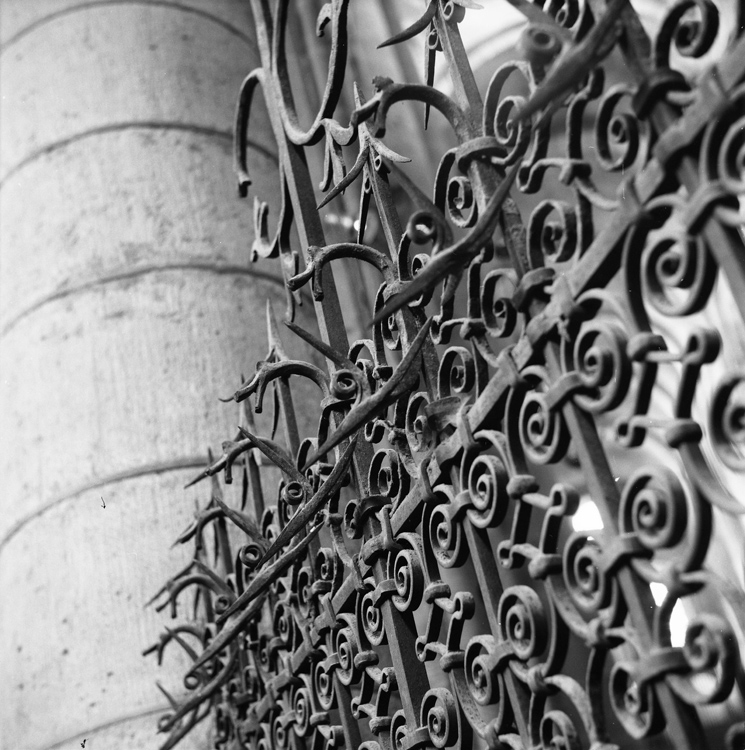 Eglise abbatiale : grille, détail