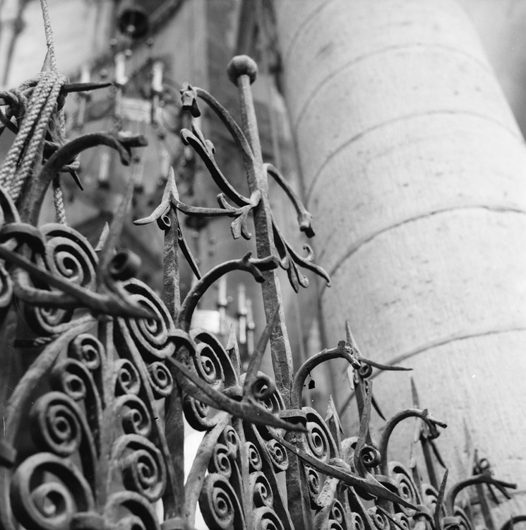 Eglise abbatiale : grille, détail