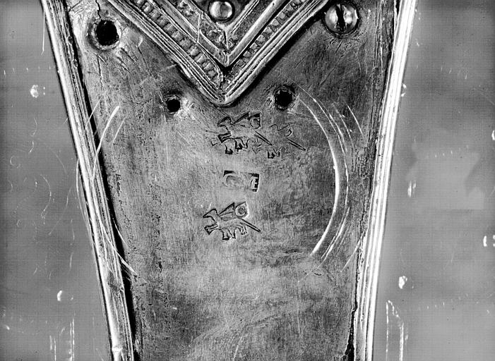 Croix processionnelle en argent orné d'émaux : poinçons