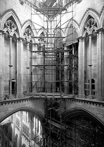 Intérieur, tour lanterne : angle nord-ouest, en cours de réfection