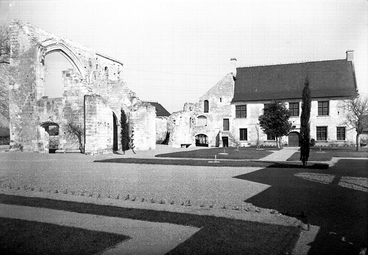 Restes de l'église et bâtiments conventuels