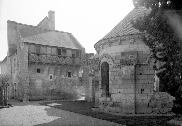 Eglise : restes de l'abside