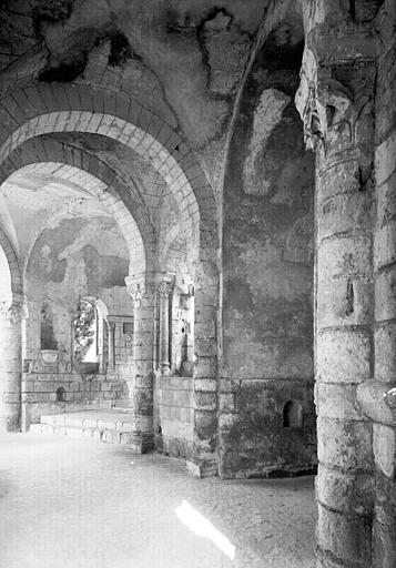 Eglise : restes du déambulatoire et chapelles rayonnantes, partie  sud