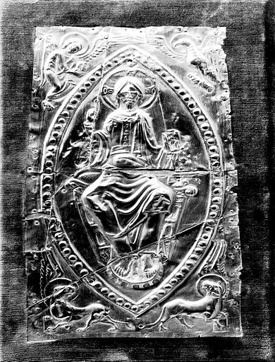 Plat d'évangéliaire en vermeil trouvé sur la Sainte Foy : Christ  en Majesté dans le Tétramorphe