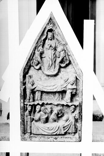 Pignon de la châsse en bois sculpté : Dormition et Assomption