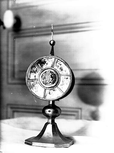 Monstrance circulaire pédiculée en argent doré - © Ministère de la Culture (France), Médiathèque du patrimoine et de la photographie, diffusion GrandPalaisRmn Photo