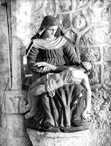 Groupe en bois polychromé : Vierge de Pitié - © Ministère de la Culture (France), Médiathèque du patrimoine et de la photographie, diffusion GrandPalaisRmn Photo