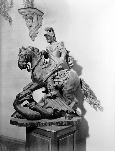 Statue équestre en bois : saint Georges terrassant le dragon