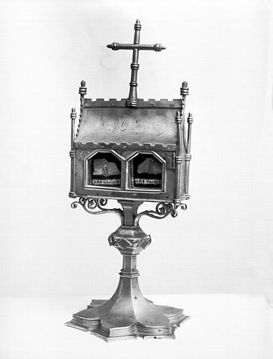 Monstrance reliquaire en cuivre doré en forme de chapelle