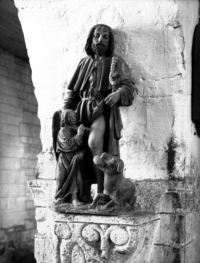 Statue en pierre : saint Roch