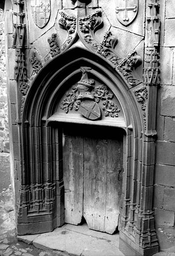 Cour intérieure : porte de la tourelle d'escalier