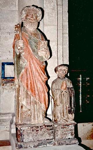 3 statues : Saint Paul, Saint Pierre, le curé Martel en donateur