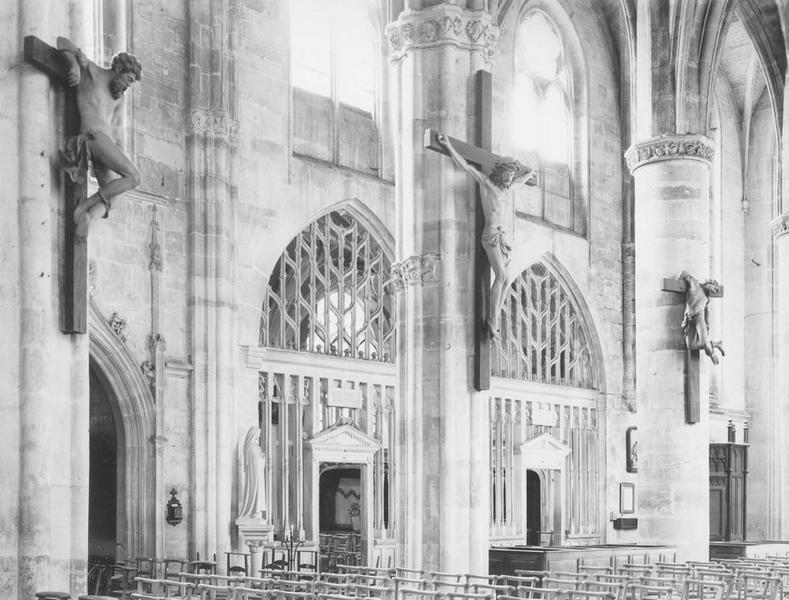 3 statues : le Christ en croix entre les deux larrons, vue générale - © Ministère de la Culture (France), Médiathèque du patrimoine et de la photographie (objets mobiliers), tous droits réservés