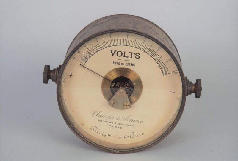 instrument scientifique : voltmètre apériodique, vue générale