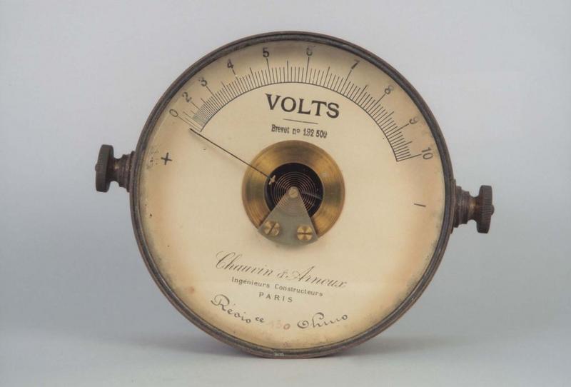 instrument scientifique : voltmètre apériodique, vue générale