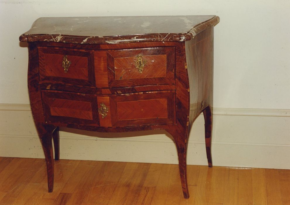 demi-commode