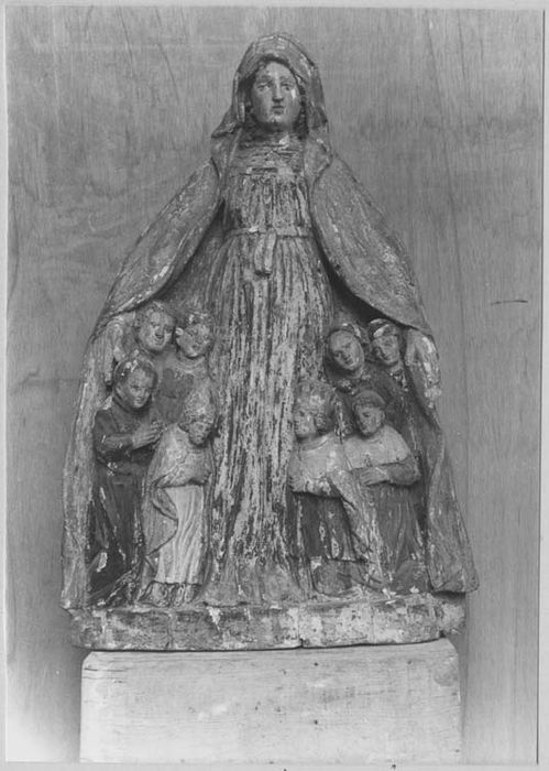 groupe sculpté : Vierge de Miséricorde ou au manteau - © Ministère de la Culture (France), Médiathèque du patrimoine et de la photographie, diffusion RMN-GP