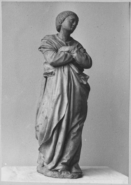 statue : une sainte