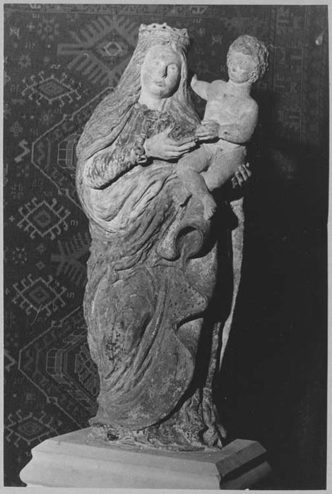 statue : Vierge à l'Enfant